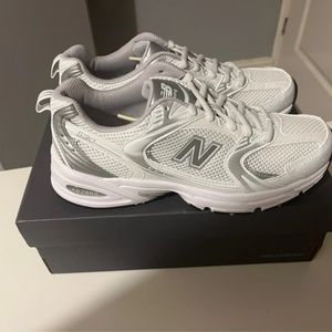 White and silver new balance 530